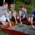 Slepí Křovácí hrající hrající si advokát, kamioňák, obchodník a průvodce na vlastním písečku