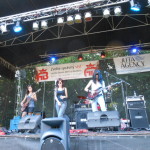 DSY - hlavní jádro při vystoupení na Beerfestu 2012. Zleva: Bass Barue, Marki Odleváková & Dona Michelle (foto: archiv PRYnCYPall.cz)