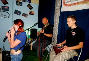 One Great Dream, jako host anebo spíše + kdokoli z publika.